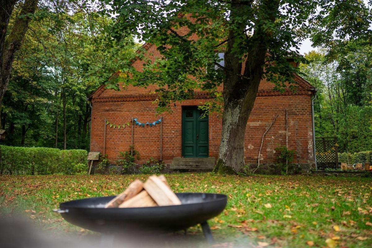 Wald- Und Seeidyll Im Historischen Forsthaus Neuruppin Exterior foto